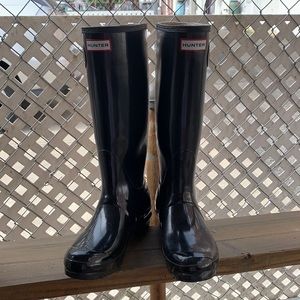 Black hunter boots